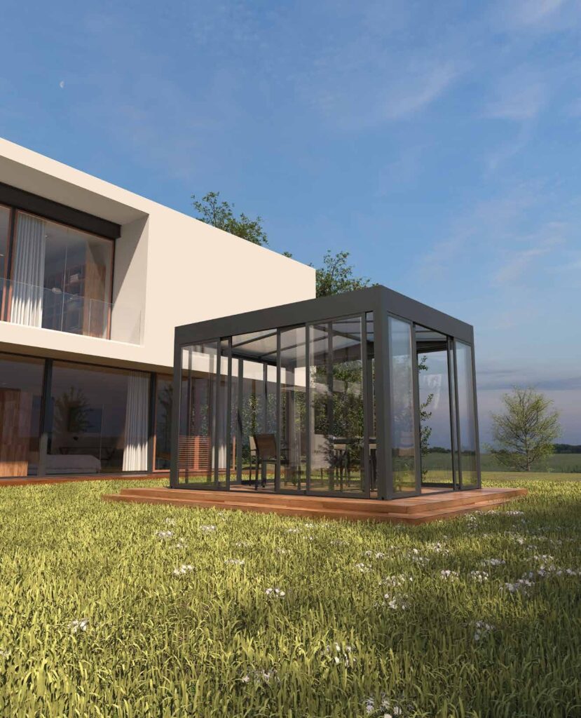 Pergola bioclimatique aluminium autoportée avec baies vitrées SuissePergo
