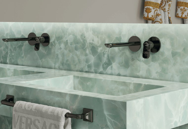 Salle de Bain haut de gamme SuissePergo carrelage VersaceCeramice signé Versace