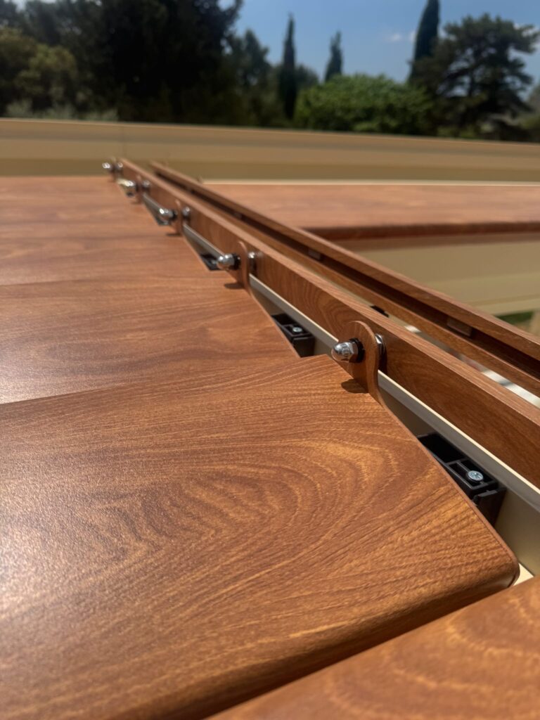 Lames aluminium colorie bois de la pergola bioclimatique aluminium SuissePergo